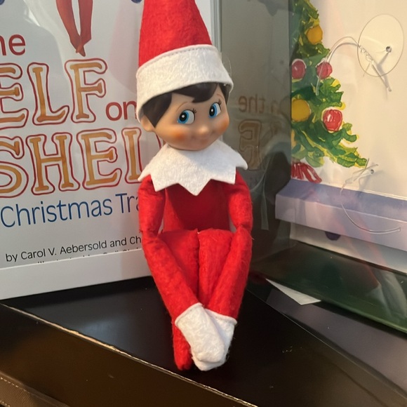 Elf on the Shelf Christmas Tradition Set - Picture 2 of 8